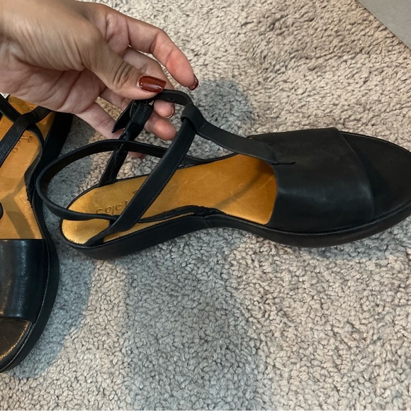 Coclico Leather Sandals - Picture 4 of 8